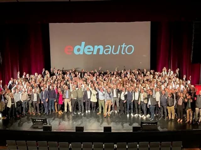 photo de groupe des collaborateurs des concessions automobile eden auto